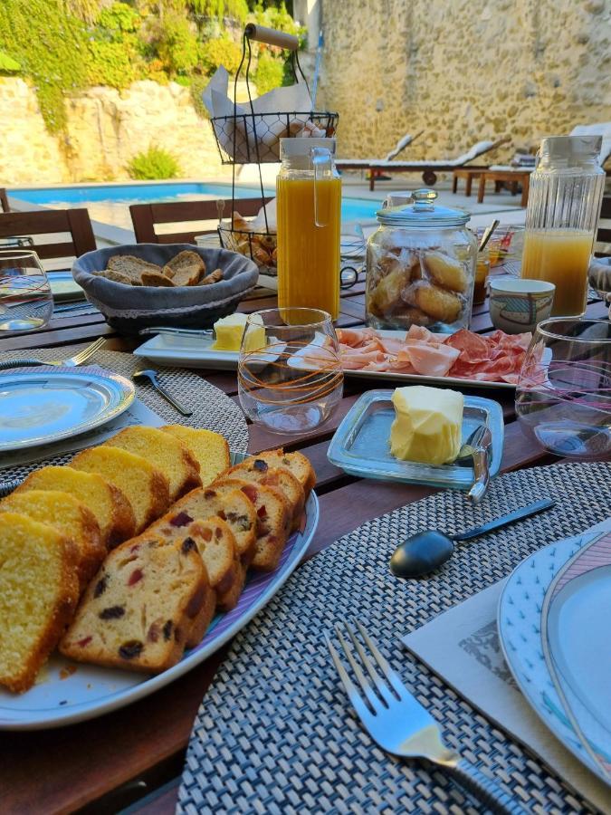La Maison De Livia, Chambres D'Hotes, Piscine Chauffee, Proche Uzes, Nimes, Ales Sauzet  المظهر الخارجي الصورة