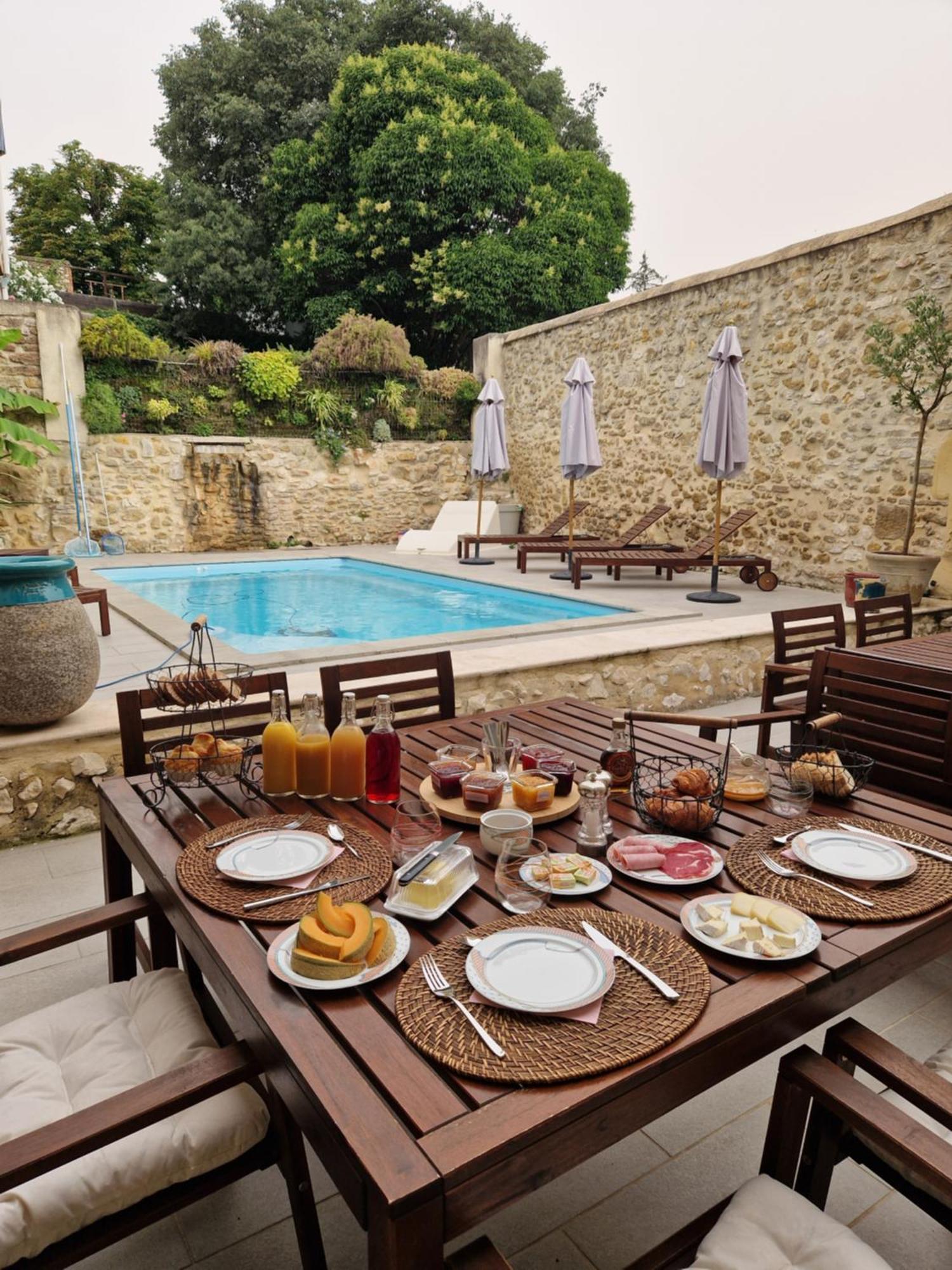 La Maison De Livia, Chambres D'Hotes, Piscine Chauffee, Proche Uzes, Nimes, Ales Sauzet  المظهر الخارجي الصورة